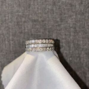 14k White Gold round and baguette diamond ring 2.00